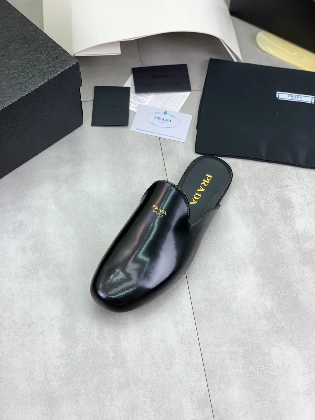Men's shoes 💰P600 new style 💰 💎💎💎 water dyed cowhide original quality PRADA —🆘.Prada Original order purchase, high-end business leather shoes, fabric: Made of Italian imported calfskin with color-brushed edges➕water-dyed cow lining/cowhide lining➕Specially available original outsole, fine workmanship, real product^_^photographed🎬size: 39-44 (38 45 custom-made)